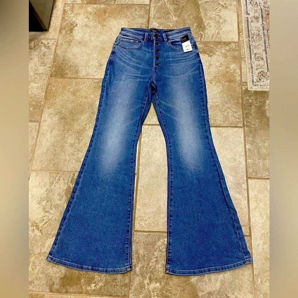Lee Vintage Modern High Rise Flare Jeans 29x33 NWT Stretch Distressed Denim - Picture 3 of 12